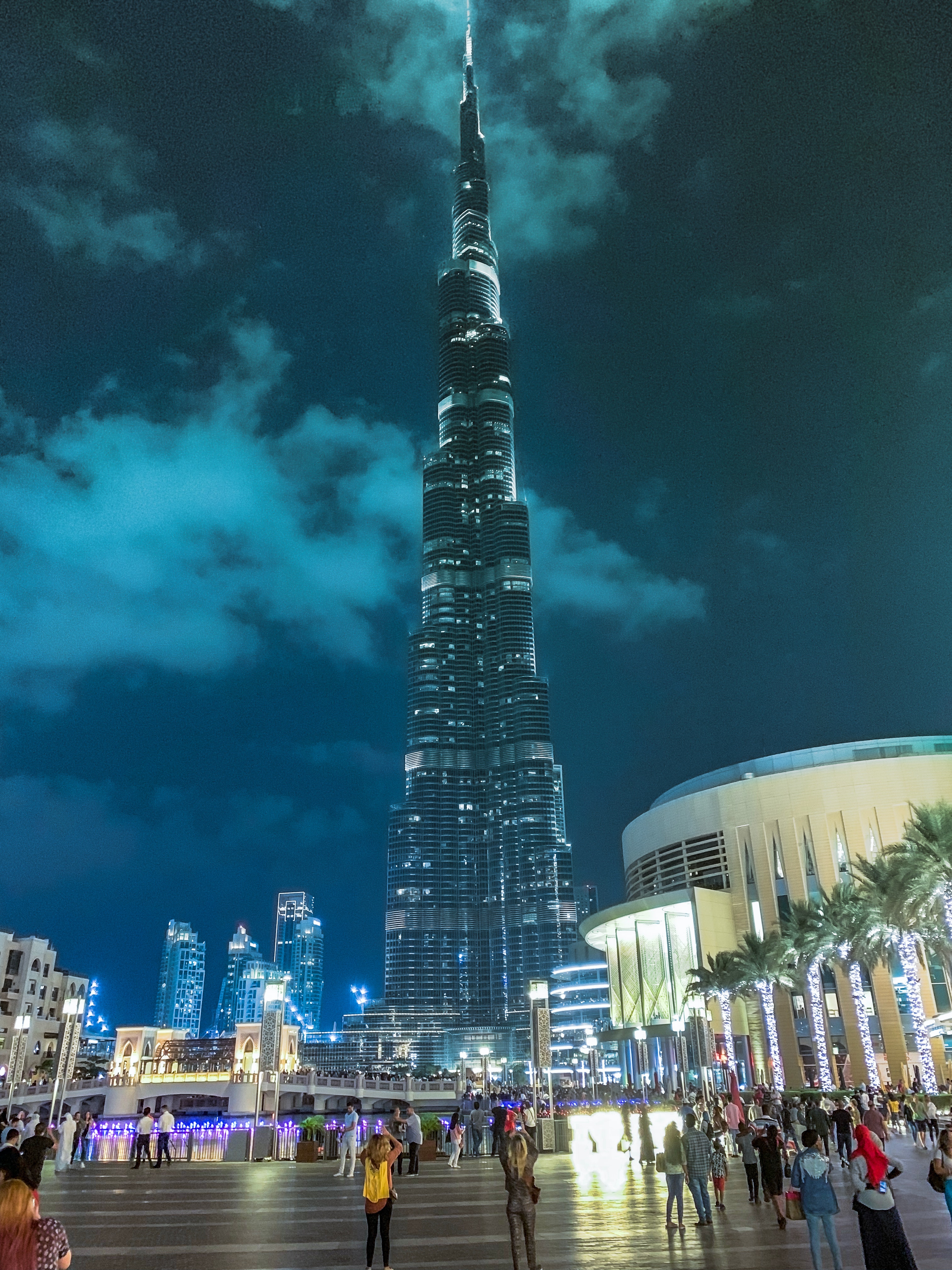 Buying properties in Dubai: the best real-estate market in the world.